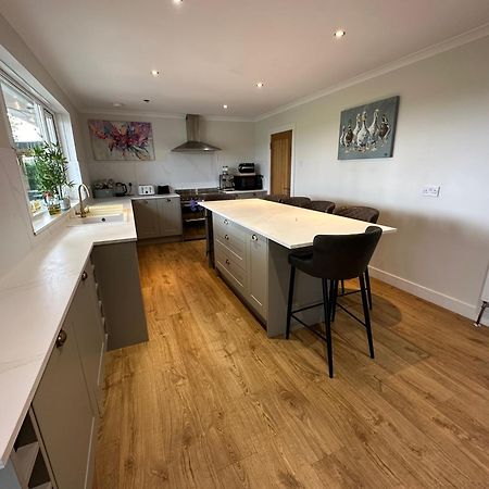 Alton Villa, Sleeps 12, Great For Families, Undercover Hotub & Games Room Newmilns Exterior photo