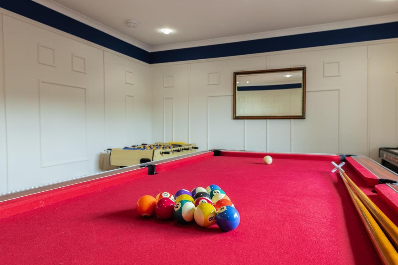Alton Villa, Sleeps 12, Great For Families, Undercover Hotub & Games Room Newmilns Exterior photo