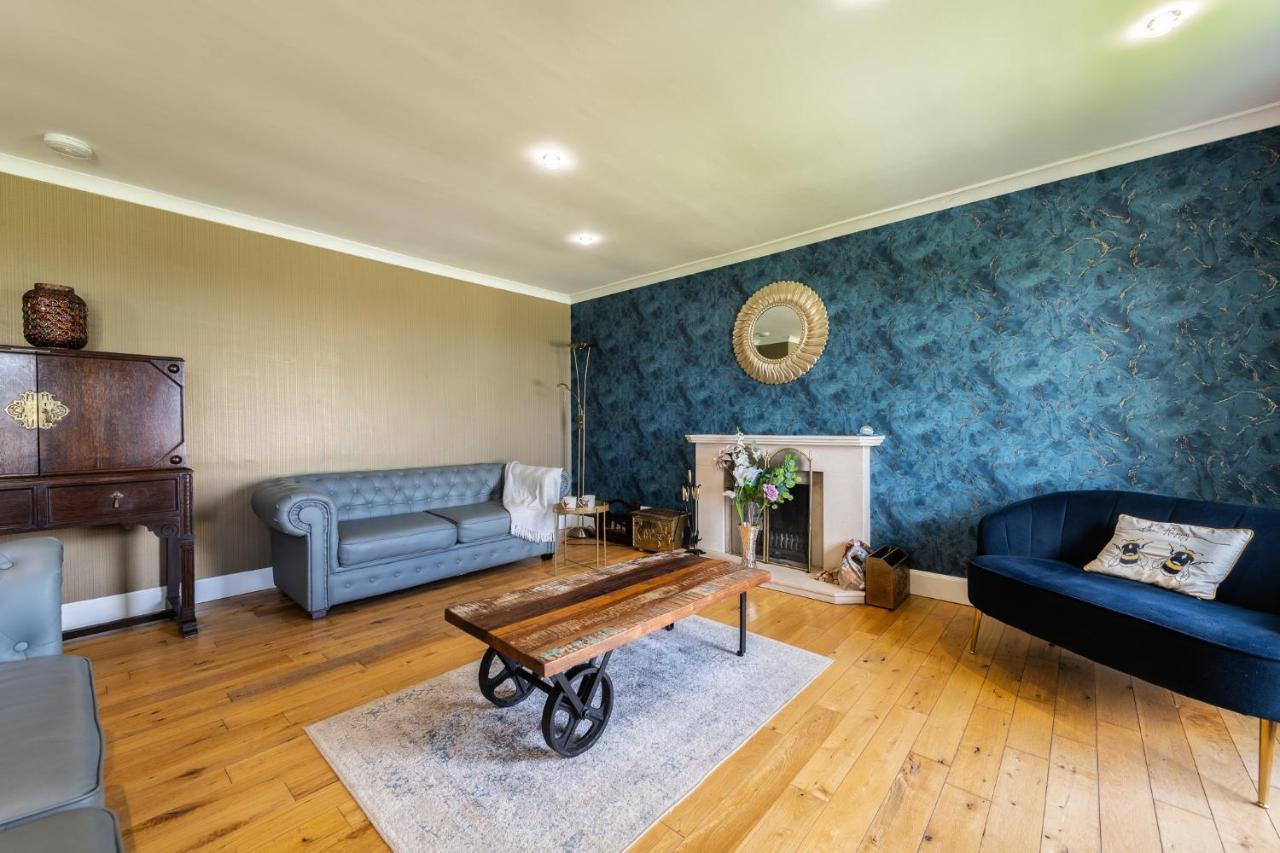 Alton Villa, Sleeps 12, Great For Families, Undercover Hotub & Games Room Newmilns Exterior photo