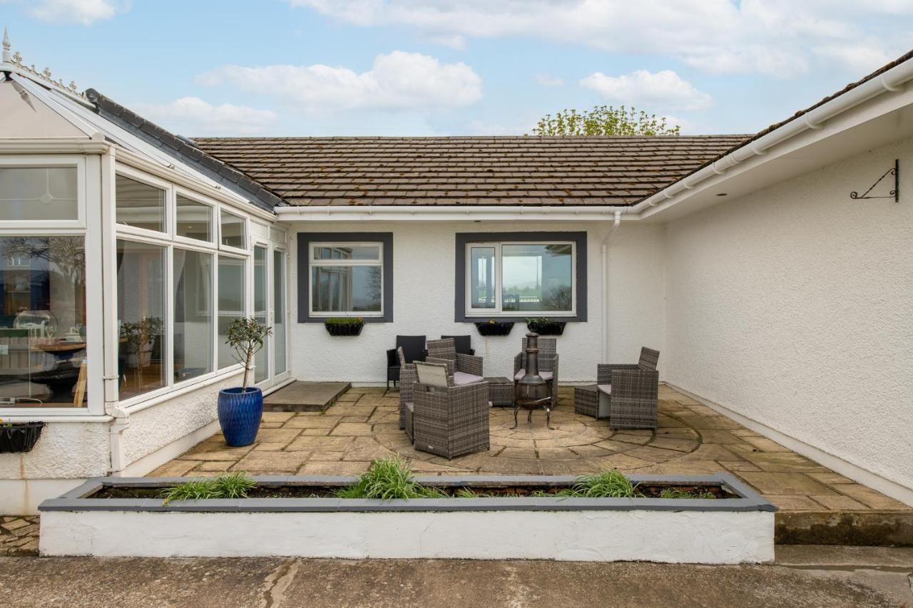 Alton Villa, Sleeps 12, Great For Families, Undercover Hotub & Games Room Newmilns Exterior photo