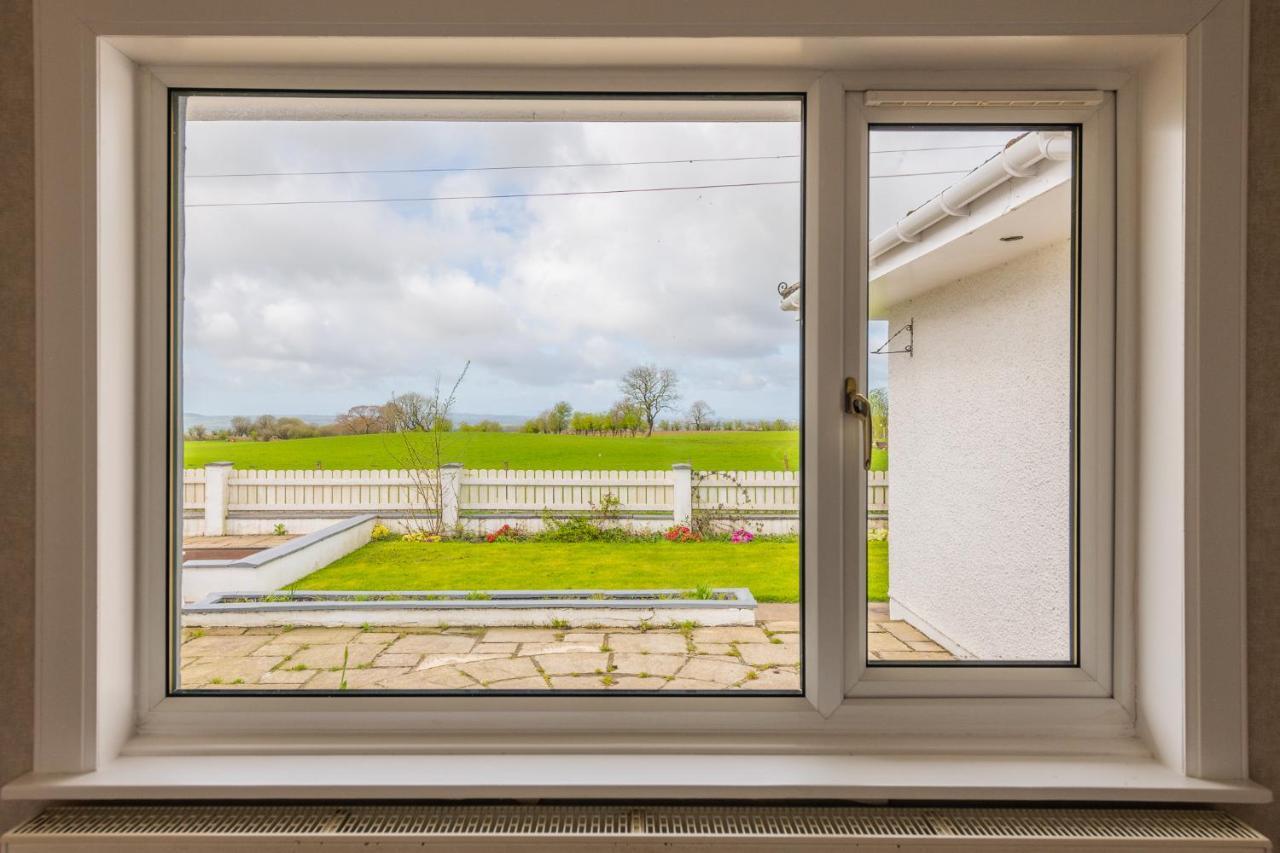 Alton Villa, Sleeps 12, Great For Families, Undercover Hotub & Games Room Newmilns Exterior photo