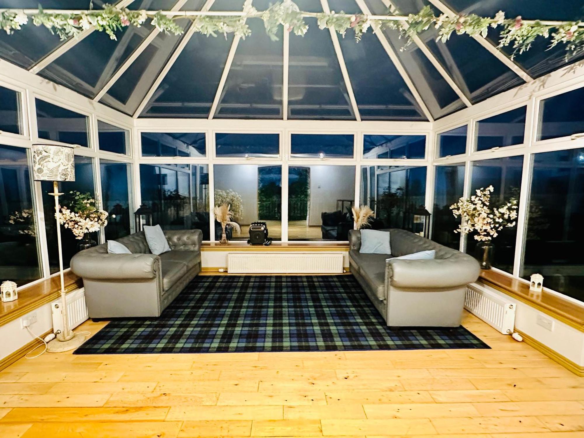 Alton Villa, Sleeps 12, Great For Families, Undercover Hotub & Games Room Newmilns Exterior photo